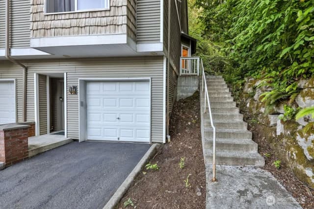 Property photo for 18505 Se Newport Way #f131, Issaquah photo 4
