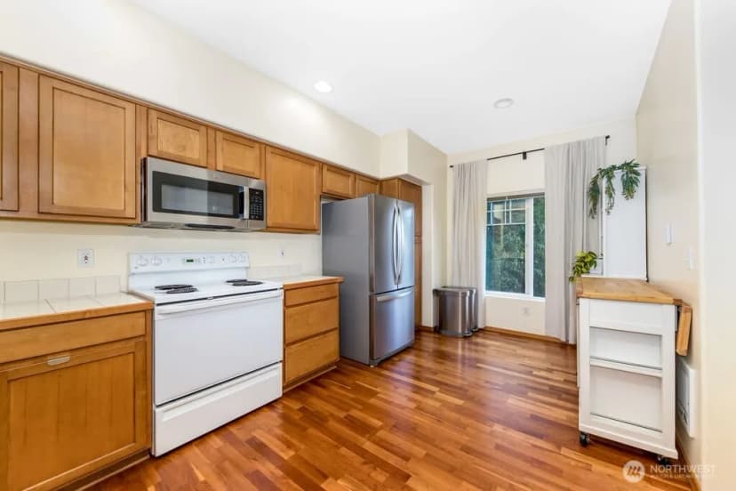 Property photo for 18505 Se Newport Way #f131, Issaquah photo 9