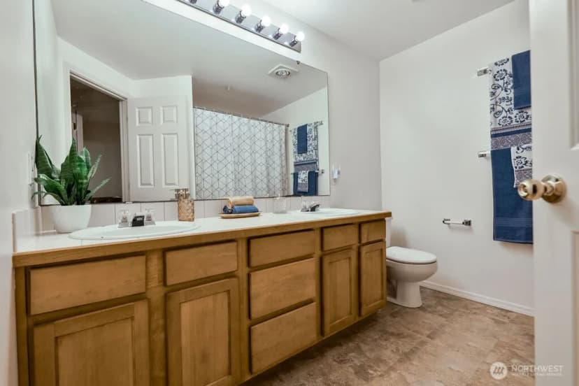 Property photo for 18505 Se Newport Way #f131, Issaquah photo 17