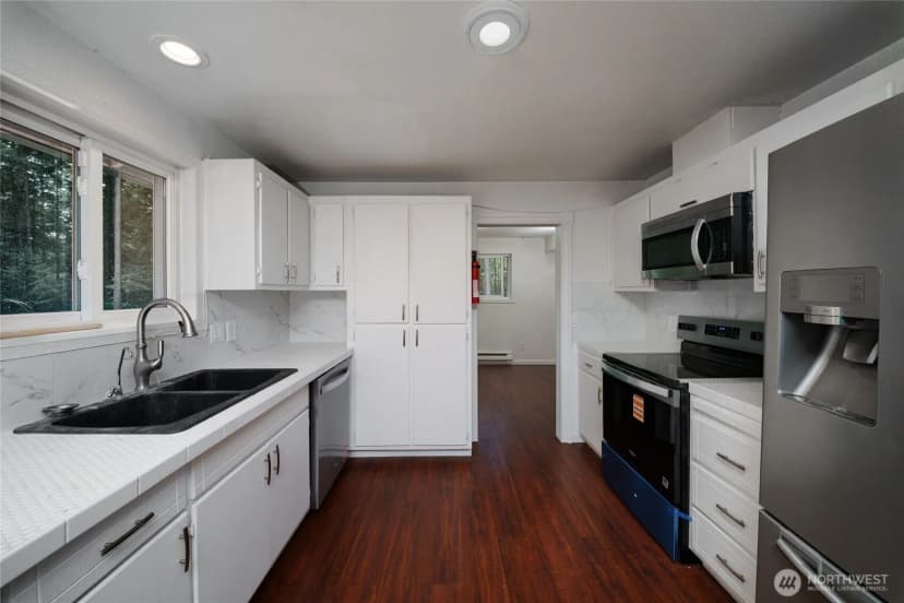 Property photo for 1074 Estate Lane, Oak Harbor photo 12
