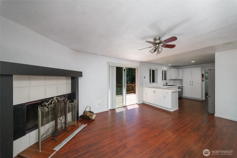 Property photo for 1074 Estate Lane, Oak Harbor photo 14