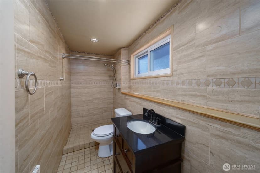 Property photo for 1074 Estate Lane, Oak Harbor photo 29