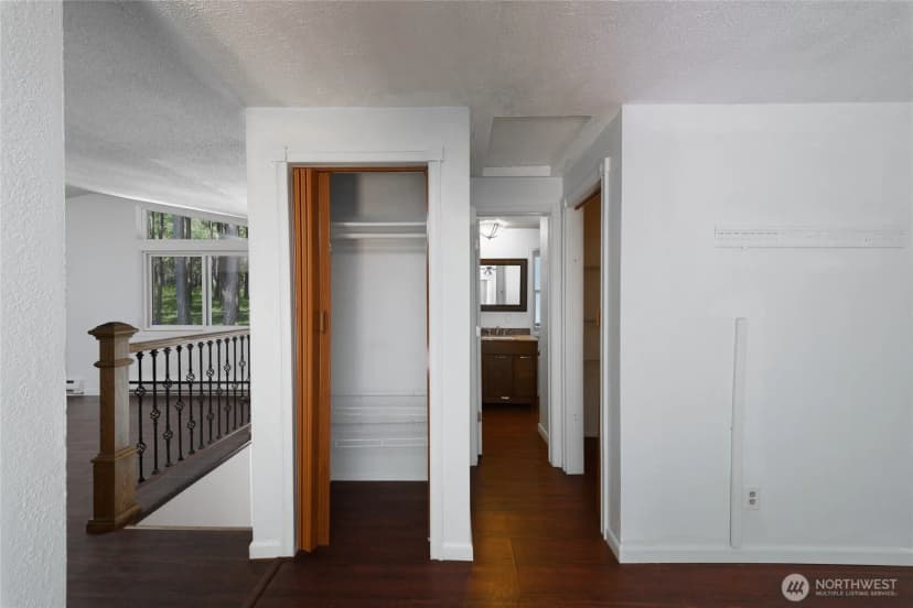 Property photo for 1074 Estate Lane, Oak Harbor photo 15