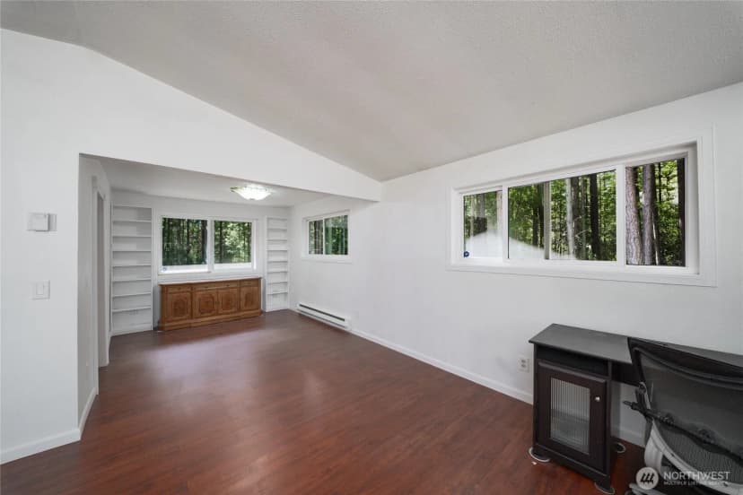 Property photo for 1074 Estate Lane, Oak Harbor photo 10
