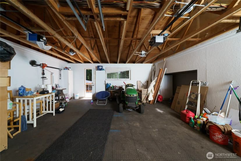 Property photo for 1074 Estate Lane, Oak Harbor photo 32