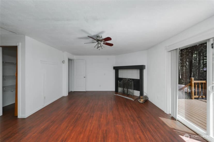 Property photo for 1074 Estate Lane, Oak Harbor photo 13