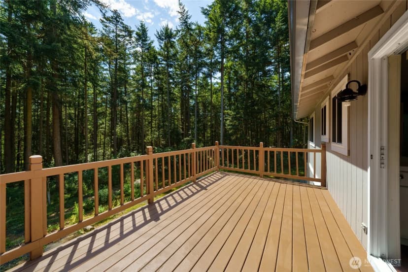 Property photo for 1074 Estate Lane, Oak Harbor photo 18