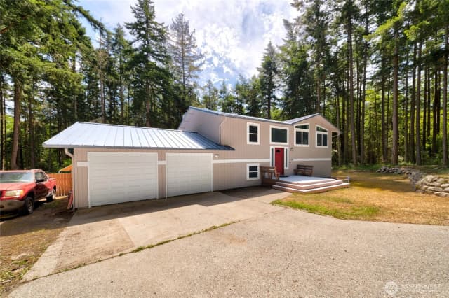 Property photo for 1074 Estate Lane, Oak Harbor