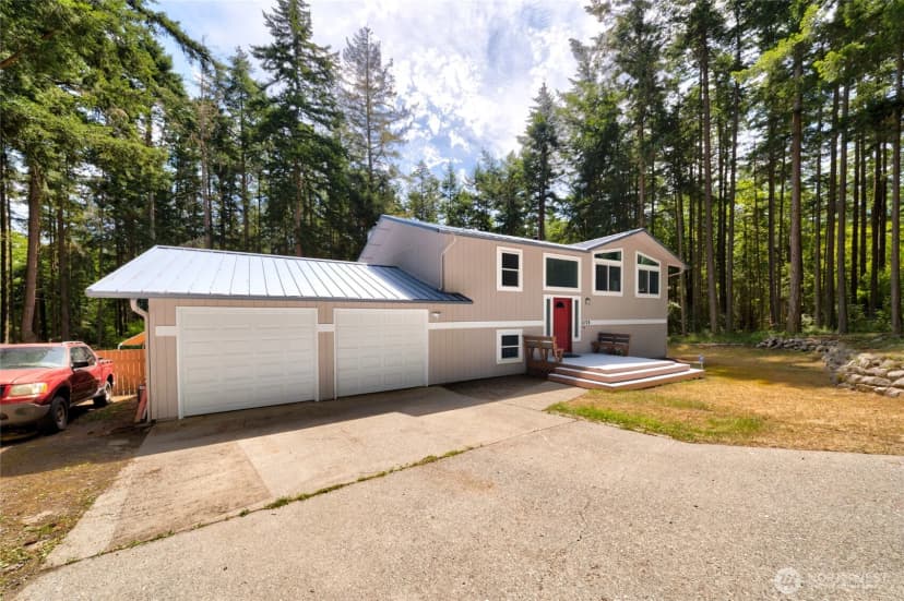Property photo for 1074 Estate Lane, Oak Harbor