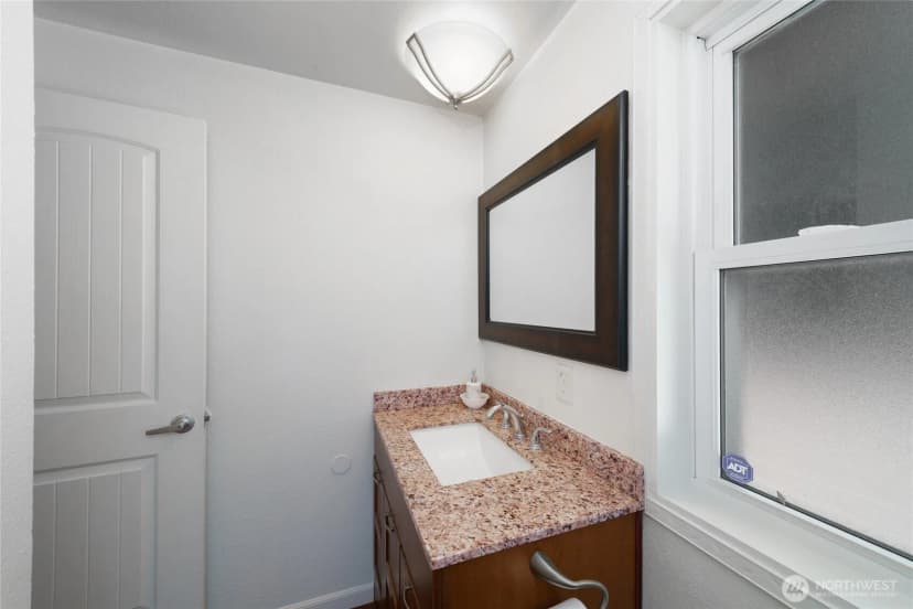 Property photo for 1074 Estate Lane, Oak Harbor photo 17