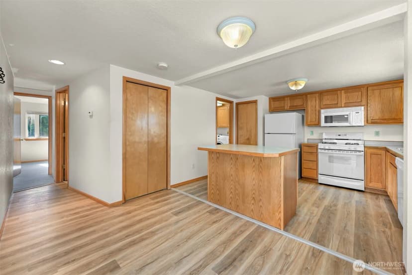 Property photo for 8141 Comox Road W, Blaine photo 8