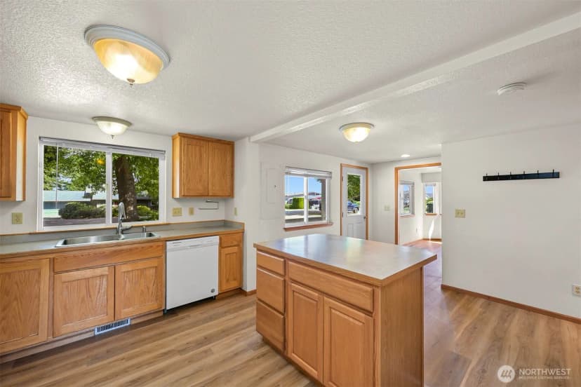 Property photo for 8141 Comox Road W, Blaine photo 11