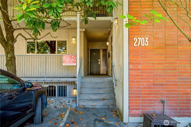 Property photo for 2703 Boylston Ave E #201, Seattle photo 3