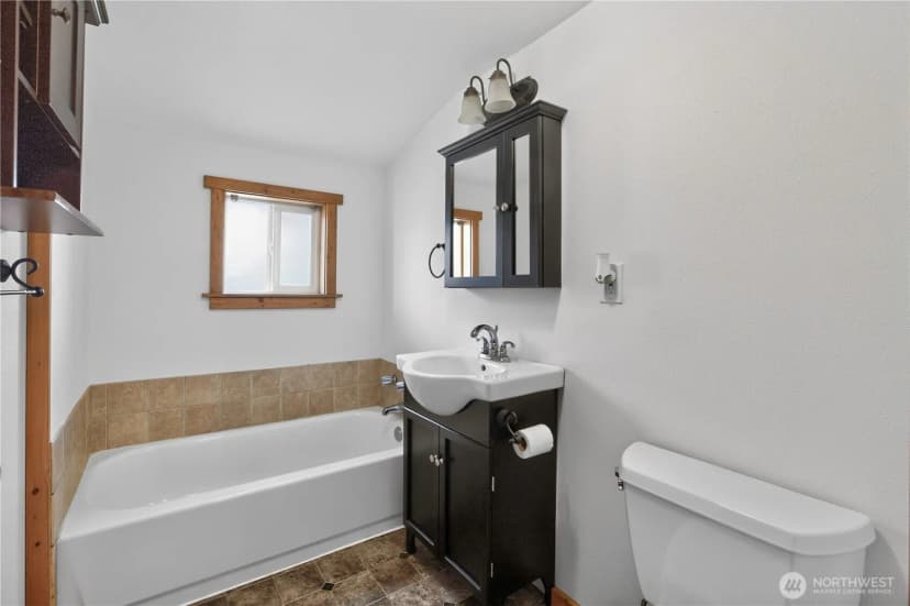Property photo for 23617 Orting Kapowsin Highway E, Graham photo 9