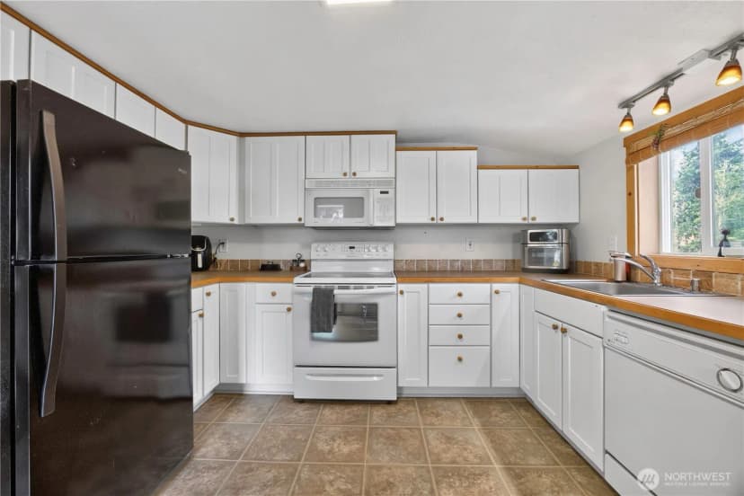 Property photo for 23617 Orting Kapowsin Highway E, Graham photo 11