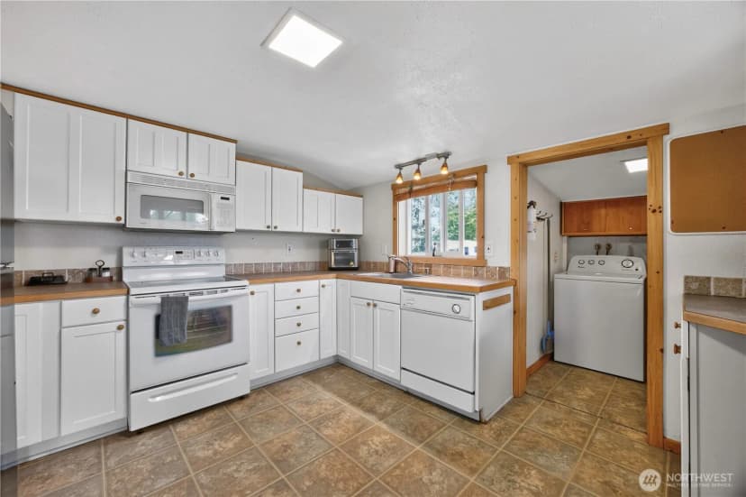 Property photo for 23617 Orting Kapowsin Highway E, Graham photo 14