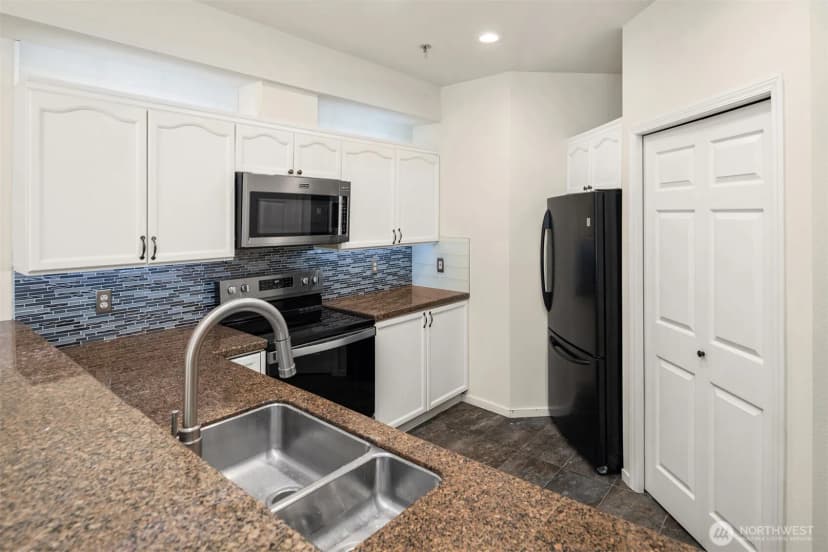 Property photo for 12113 Ne 172nd Place #j202, Bothell photo 5
