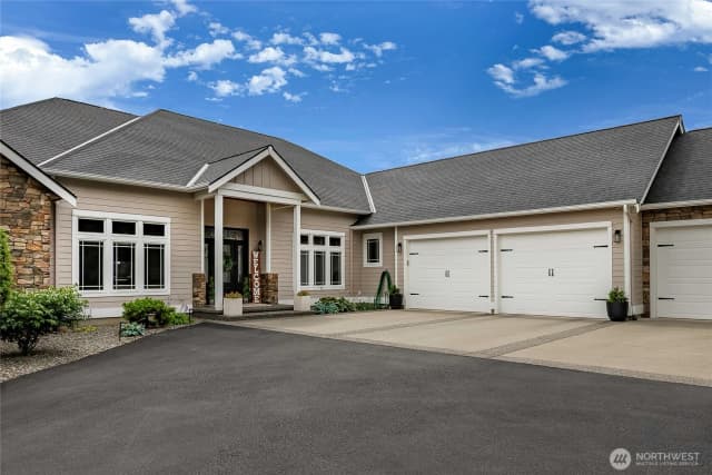 Property photo for 7969 Rodeo Drive, Lynden photo 2