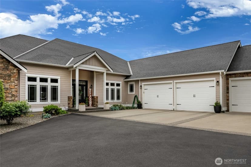 Property photo for 7969 Rodeo Drive, Lynden photo 2