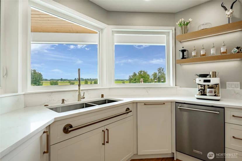 Property photo for 7969 Rodeo Drive, Lynden photo 18