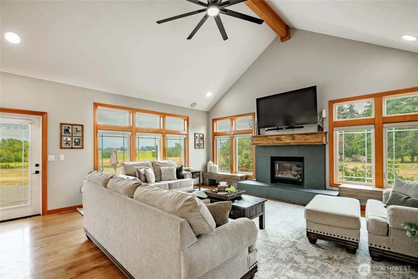 Property photo for 7969 Rodeo Drive, Lynden photo 13
