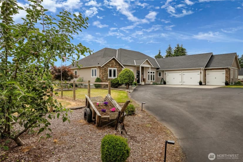 Property photo for 7969 Rodeo Drive, Lynden