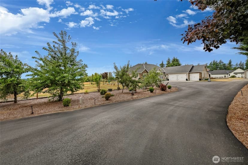 Property photo for 7969 Rodeo Drive, Lynden photo 4