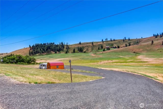 Property photo for 1541 Bettas Road, Cle Elum photo 2