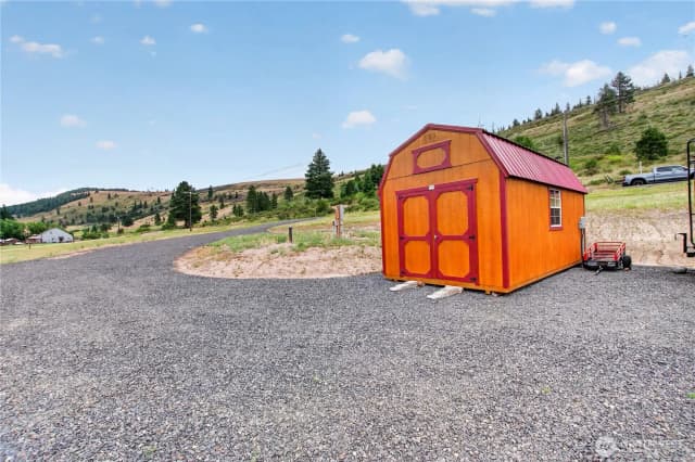 Property photo for 1541 Bettas Road, Cle Elum photo 3
