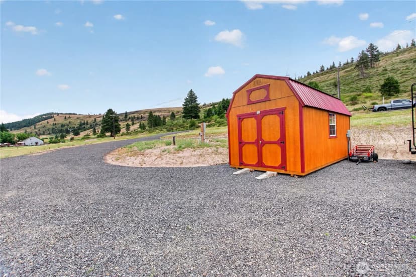 Property photo for 1541 Bettas Road, Cle Elum photo 3