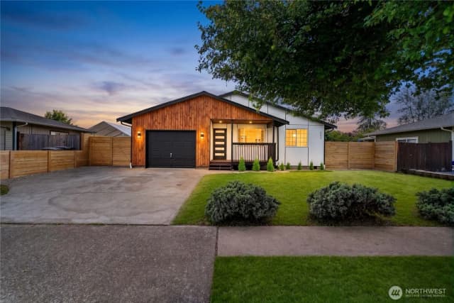 Property photo for 603 Washington Avenue Se, Orting