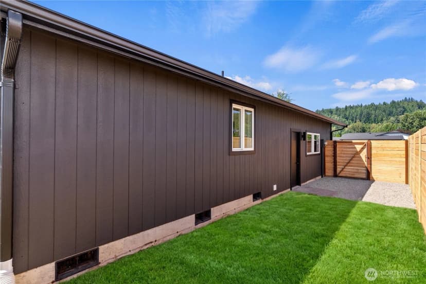 Property photo for 603 Washington Avenue Se, Orting photo 40