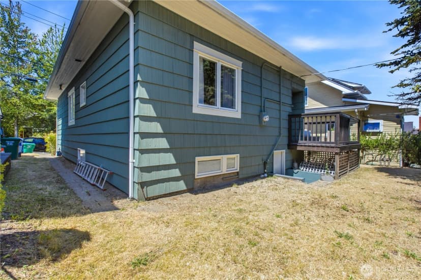 Property photo for 2204 3rd Avenue W, Seattle photo 32