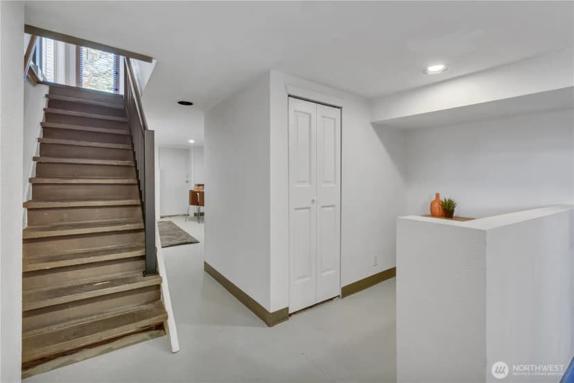Property photo for 2204 3rd Avenue W, Seattle photo 16