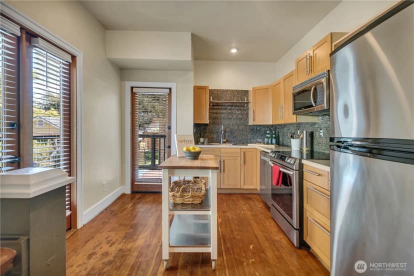 Property photo for 2204 3rd Avenue W, Seattle photo 9