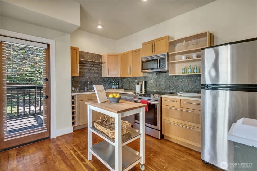 Property photo for 2204 3rd Avenue W, Seattle photo 7