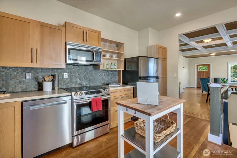 Property photo for 2204 3rd Avenue W, Seattle photo 8