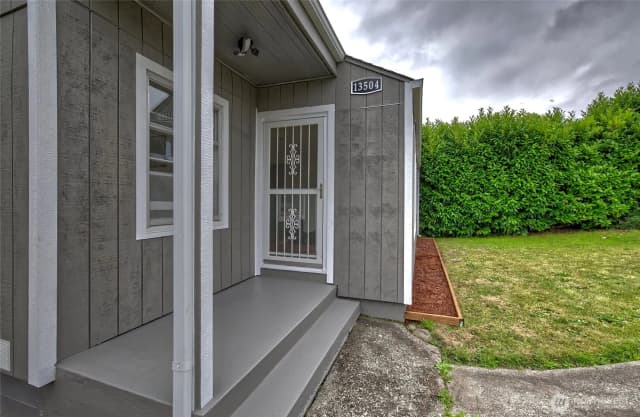 Property photo for 13504 35th Avenue S, Tukwila photo 4