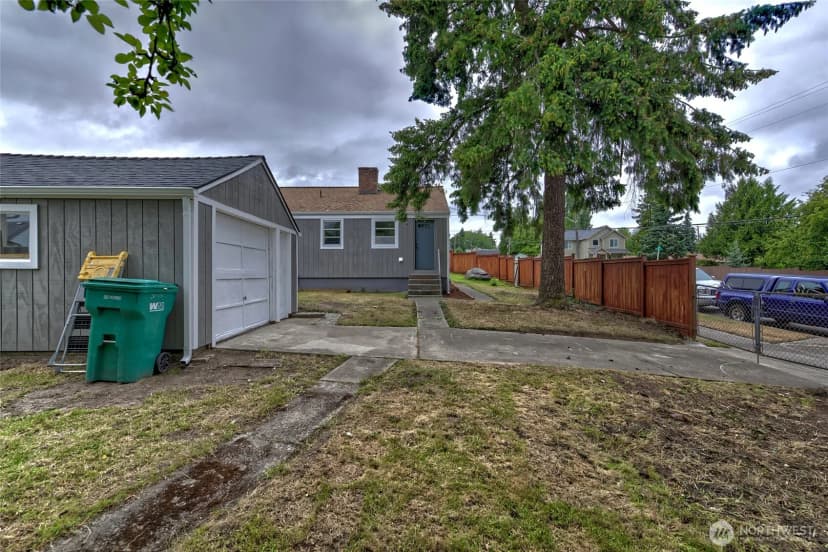 Property photo for 13504 35th Avenue S, Tukwila photo 16