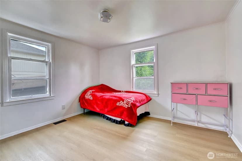 Property photo for 13504 35th Avenue S, Tukwila photo 10
