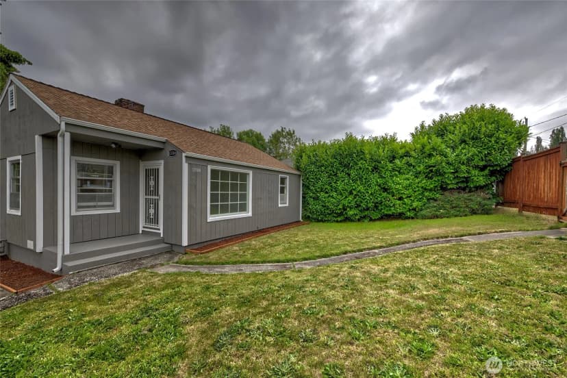 Property photo for 13504 35th Avenue S, Tukwila photo 20