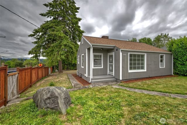 Property photo for 13504 35th Avenue S, Tukwila photo 3