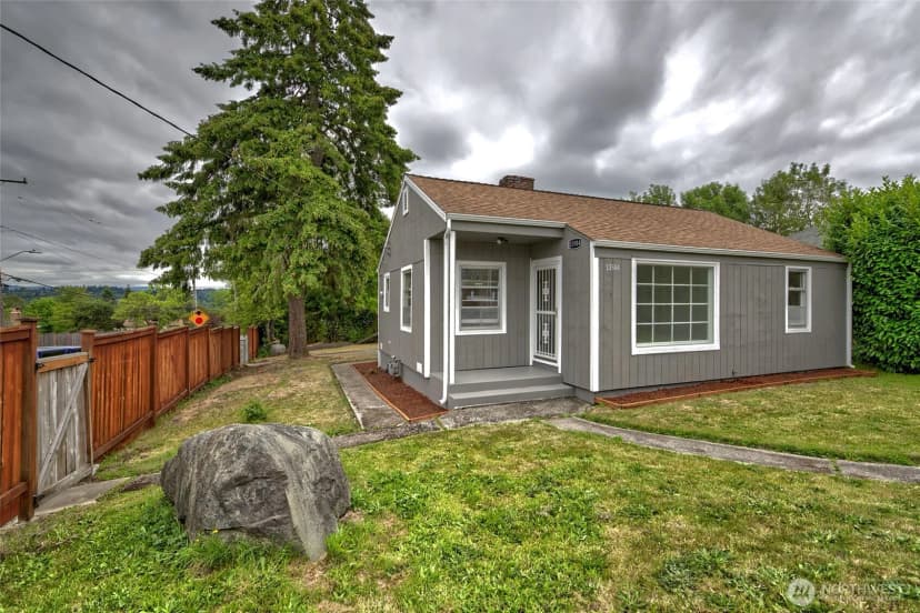 Property photo for 13504 35th Avenue S, Tukwila photo 3
