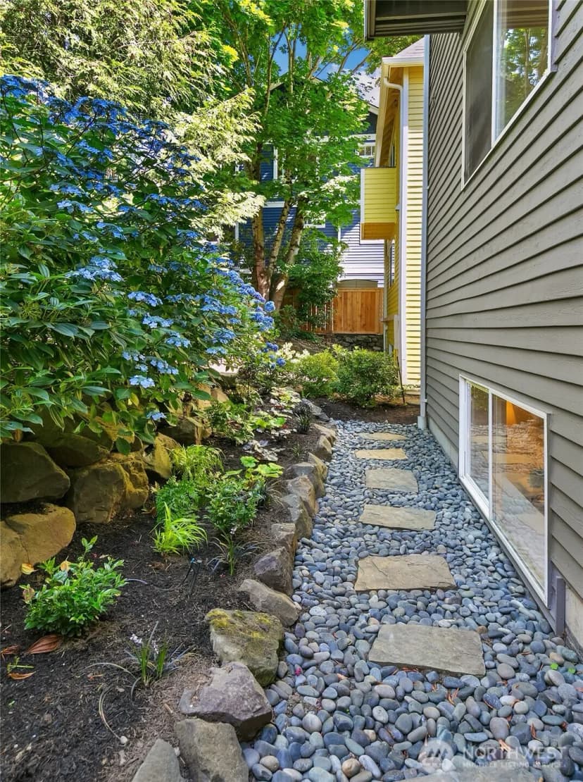 Property photo for 1426 18th Avenue #a, Seattle photo 27