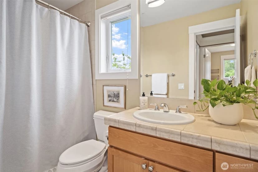 Property photo for 21008 7th Avenue S, Des Moines photo 28