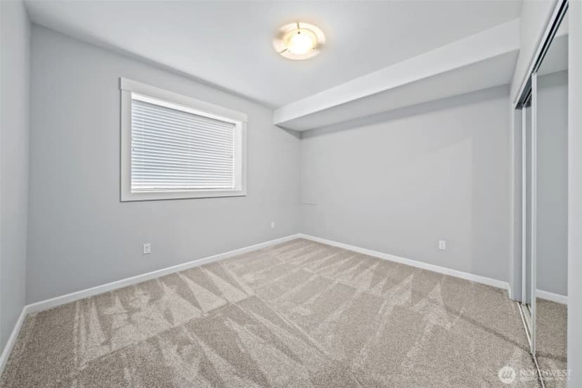 Property photo for 21008 7th Avenue S, Des Moines photo 32