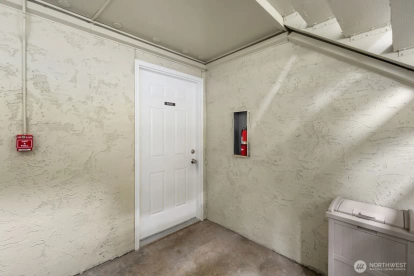 Property photo for 9494 Redmond Woodinville Road Ne #b102, Redmond photo 3
