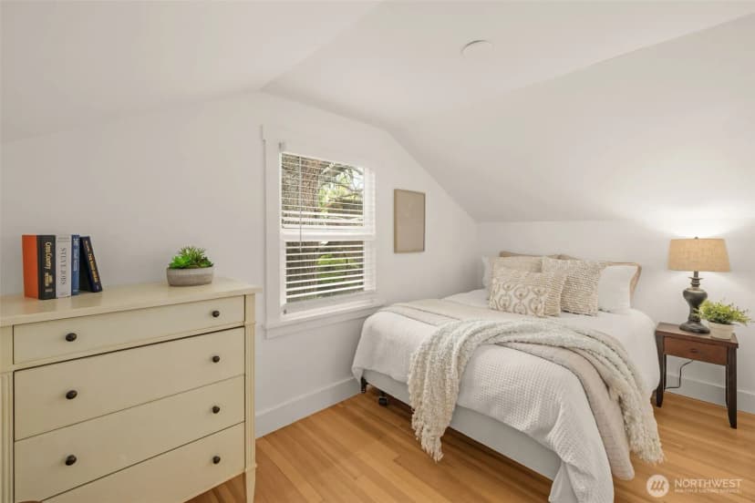 Property photo for 2729 38th Avenue Sw, Seattle photo 19