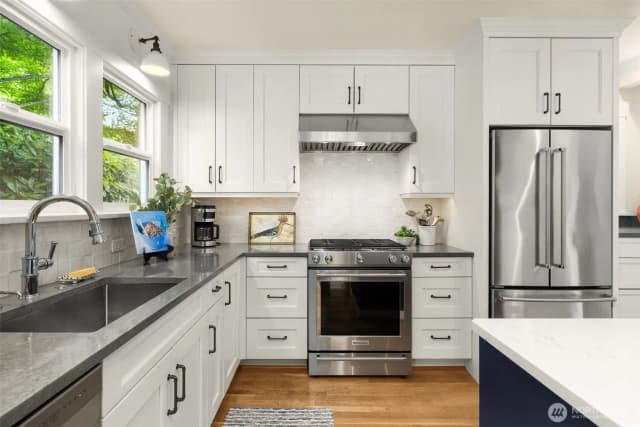 Property photo for 2729 38th Avenue Sw, Seattle photo 4