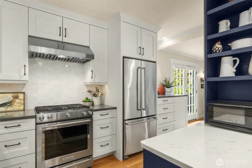 Property photo for 2729 38th Avenue Sw, Seattle photo 6